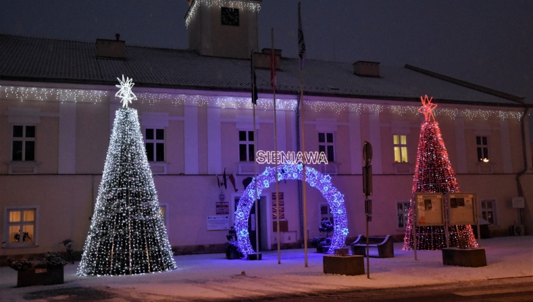 Zdjęcie główne newsa: Sieniawa wystroiła się na święta!