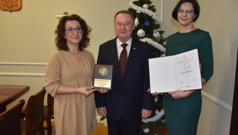 Zdjęcie główne newsa: Miasto i Gmina Sieniawa „Liderem Aktywności” XXI wieku woj. podkarpackiego - medal i dyplom dla samorządu