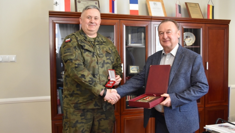 Zdjęcie główne newsa: Wizyta żołnierzy 18. Łomżyńskiego Pułku Logistycznego u Burmistrza Miasta i Gminy Sieniawa