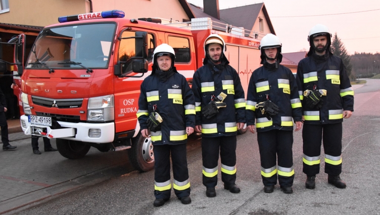 Zdjęcie główne newsa: Przekazanie samochodu ratowniczo-gaśniczego z OSP Sieniawa do OSP Rudka