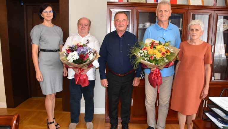 Zdjęcie główne newsa: Uroczyste pożegnanie pracowników Urzędu Miasta i Gminy w Sieniawie odchodzących na emeryturę