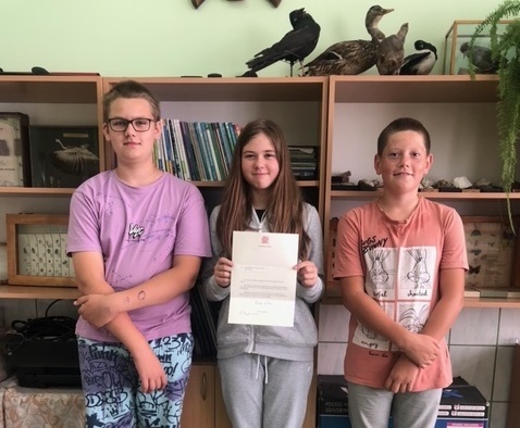 Zdjęcie główne newsa: List do Królowej. Uczniowie z SP w Wylewie otrzymali odpowiedź