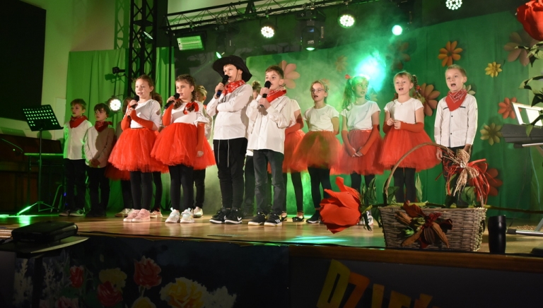 Zdjęcie główne newsa: Dzień Edukacji Narodowej - tak świętowano w naszych szkołach