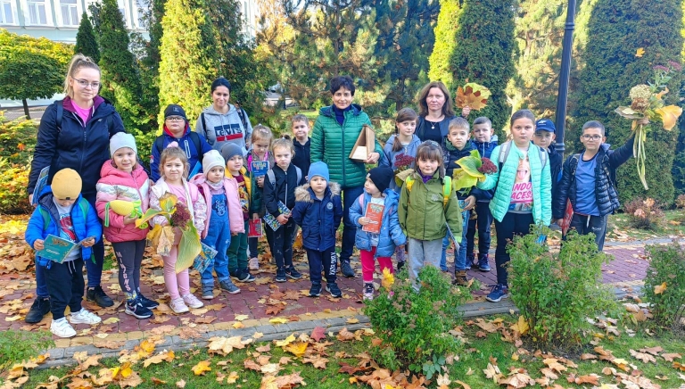 Zdjęcie główne newsa: Ciekawa wizyta uczniów z Wylewy w Nadleśnictwie Sieniawa