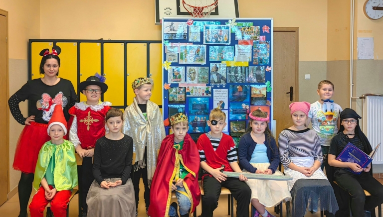 Zdjęcie główne newsa: Międzynarodowy Dzień Postaci z Bajek w SP w Wylewie