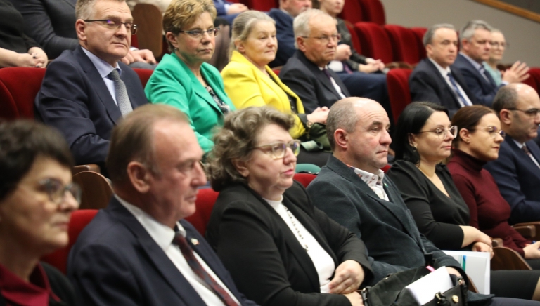 Zdjęcie główne newsa: Umowa dofinansowania na dokończenie budowy sieci kanalizacyjnej w Czercach podpisana