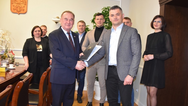 Zdjęcie główne newsa: Budowa kanalizacji w Czercach etap II - umowa podpisana