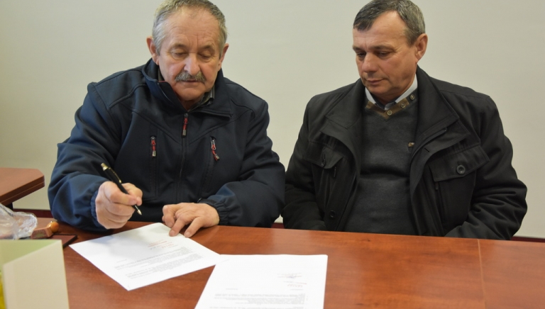 Zdjęcie główne newsa: „Budowa placu zabaw w Dobrej” - podpisanie umowy na realizację inwestycji