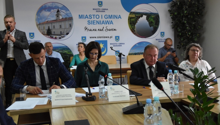 Zdjęcie główne newsa: Nadzwyczajna XLVI sesja Rady Miejskiej w Sieniawie, 13.07.2023 r.