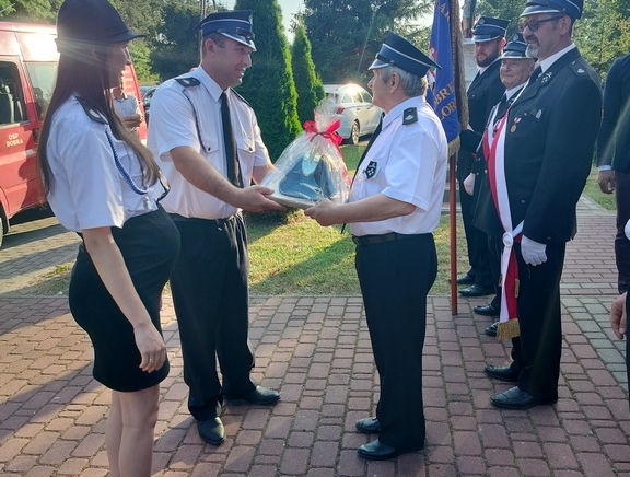 Zdjęcie główne newsa: Prezes OSP W Dobrej dh Władysław Ciurko zakończył czynną służbę w formacji