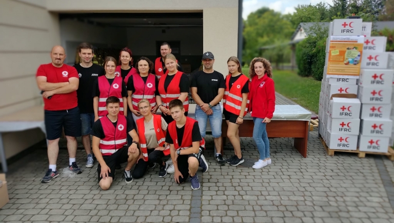 Zdjęcie główne newsa: Wydawali żywność dla potrzebujących