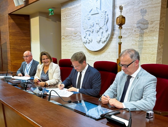 Zdjęcie główne newsa: „Podkarpackie – żyj i oddychaj” – umowy z partnerami projektu podpisane