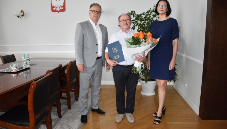 Zdjęcie główne newsa: Długoletni pracownik Urzędu Miasta i Gminy w Sieniawie pan Józef Jagustyn przechodzi na emeryturę