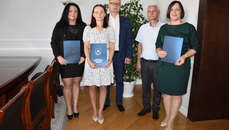 Zdjęcie główne newsa: Awanse zawodowe nauczycielek z SP w Rudce i powierzenie obowiązków dyrektora szkoły w Wylewie