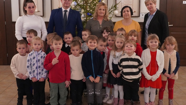 Zdjęcie główne newsa: Ze świątecznymi życzeniami w sieniawskim urzędzie