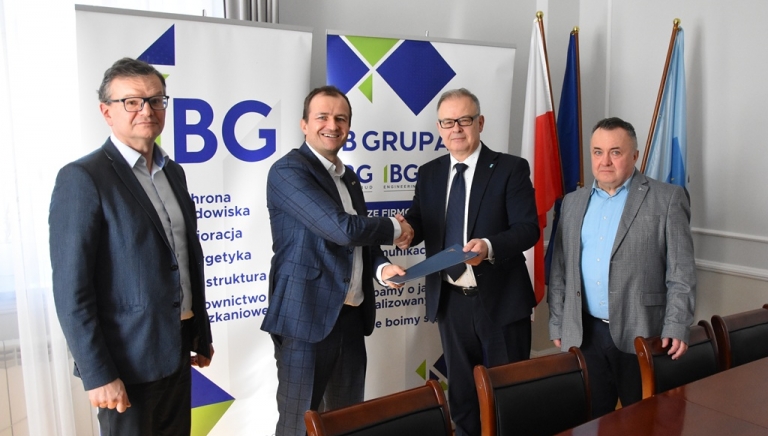 Zdjęcie główne newsa: BUDOWA SIECI KANALIZACJI SANITARNEJ PODCIŚNIENIOWEJ W M. RUDKA - ETAP I