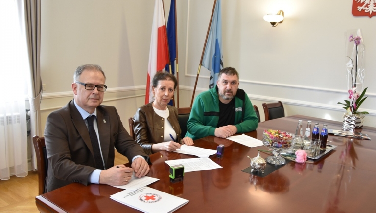 Zdjęcie główne newsa: Podpisanie umowy z Podkarpackim Oddziałem Okręgowym Polskiego Czerwonego Krzyża - Oddział Rejonowy PCK w Przeworsku